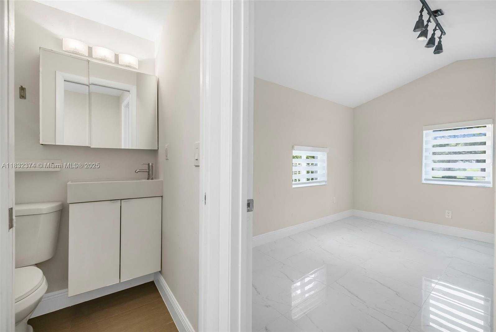 Small Image of 340 SOUTH WEST 25TH RD, Miami Number 28