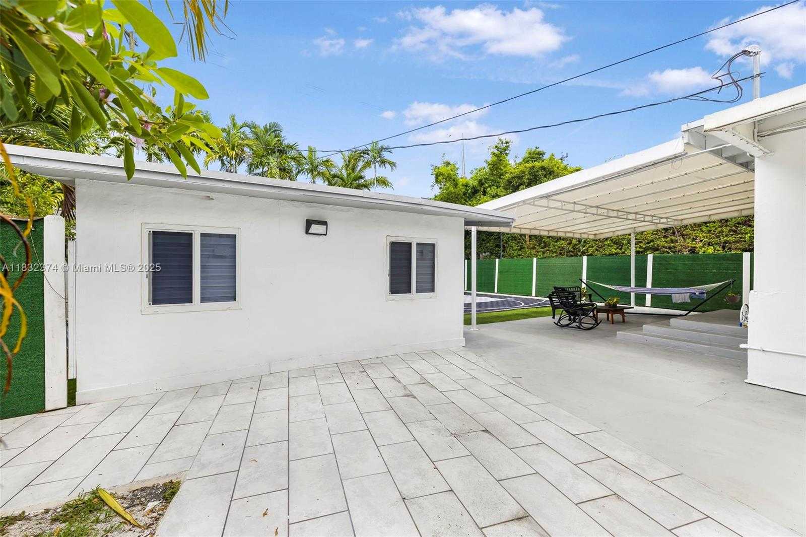 Small Image of 340 SOUTH WEST 25TH RD, Miami Number 32