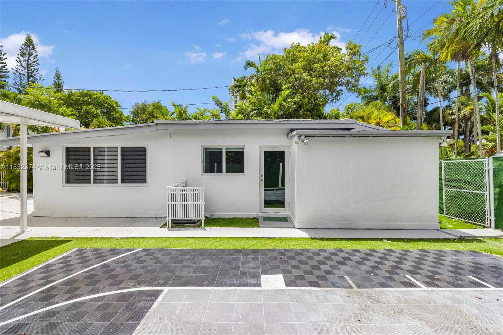 Small Image of 340 SOUTH WEST 25TH RD, Miami Number 35