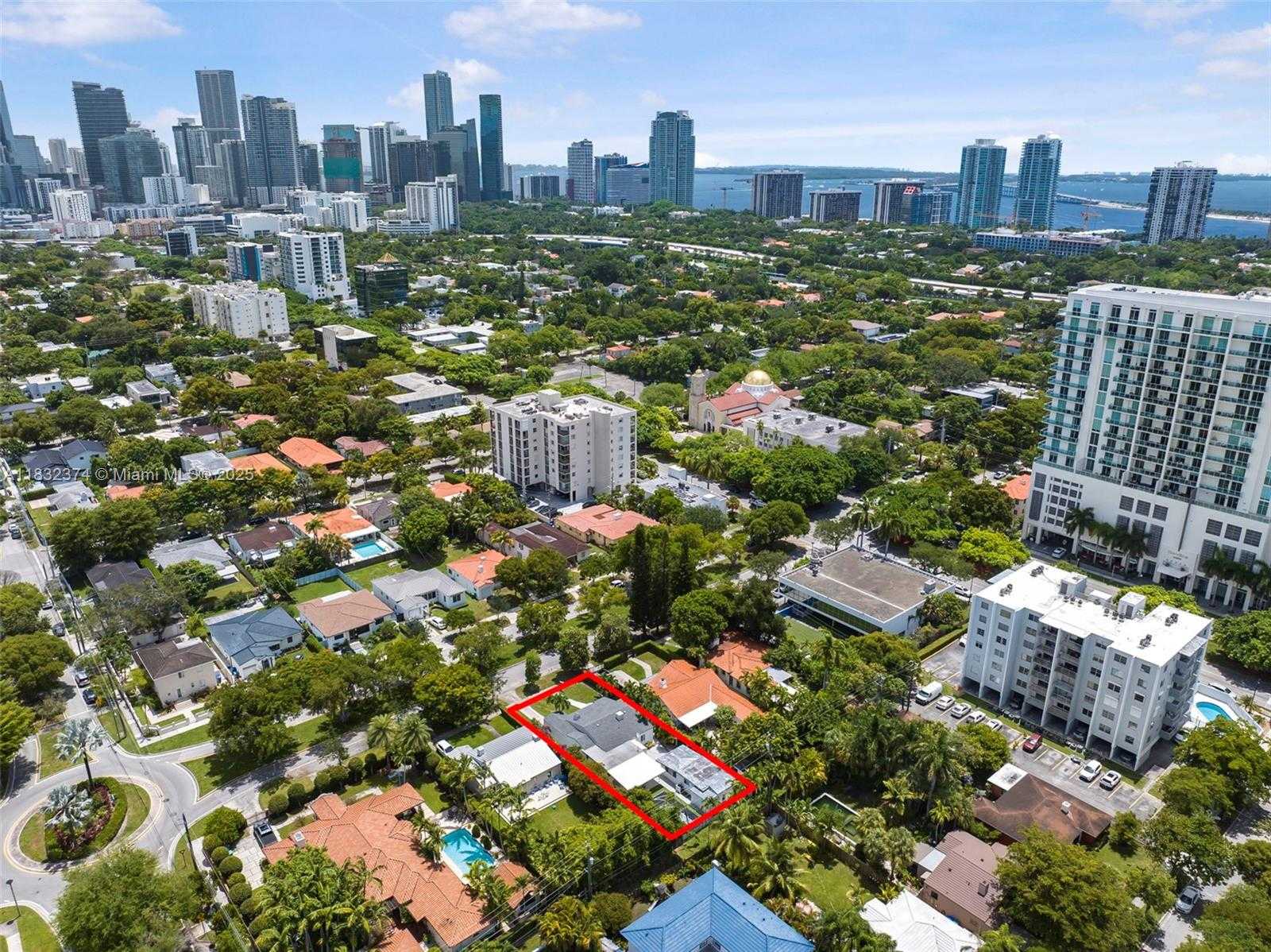 Small Image of 340 SOUTH WEST 25TH RD, Miami Number 40
