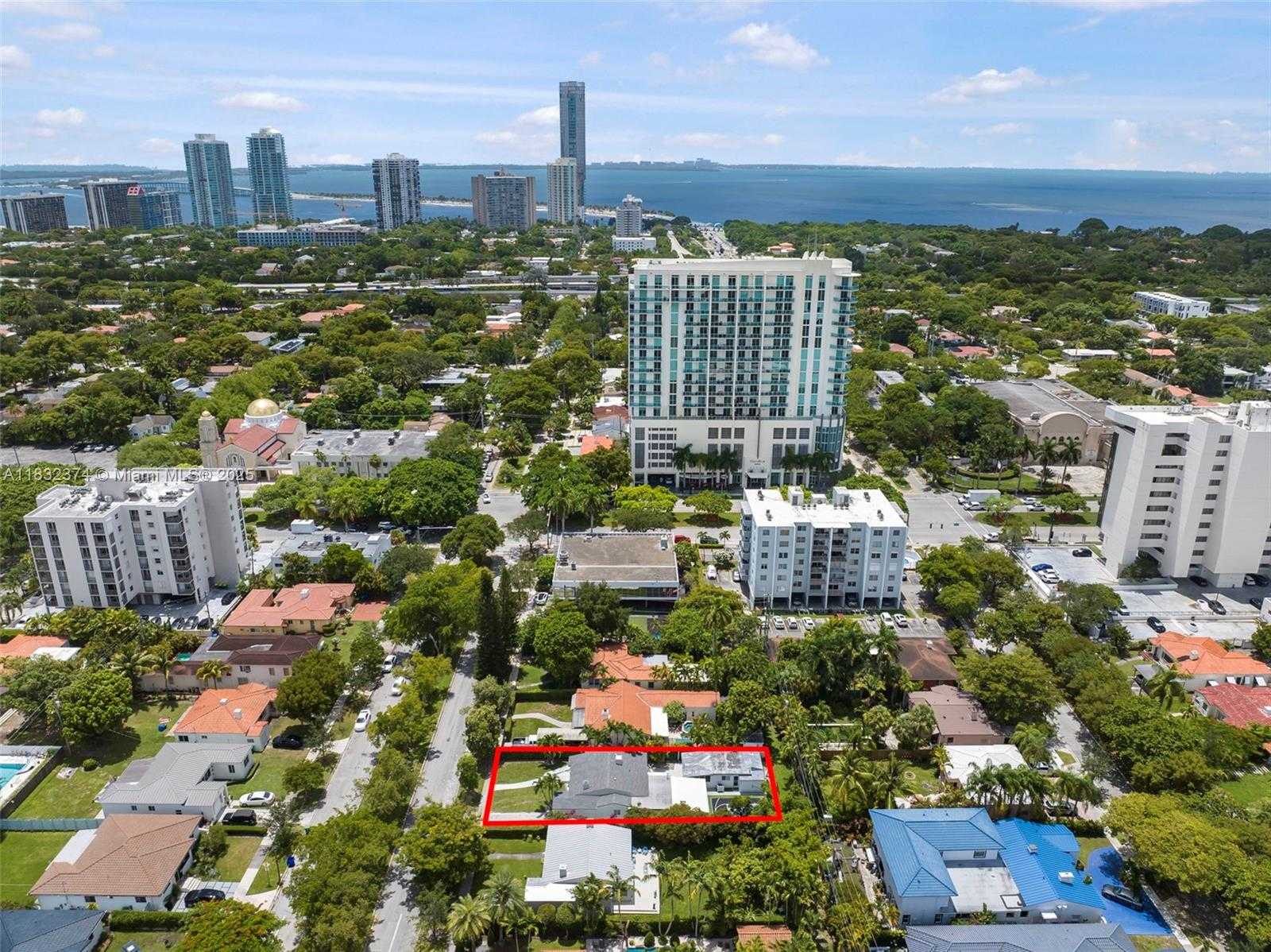 Small Image of 340 SOUTH WEST 25TH RD, Miami Number 41
