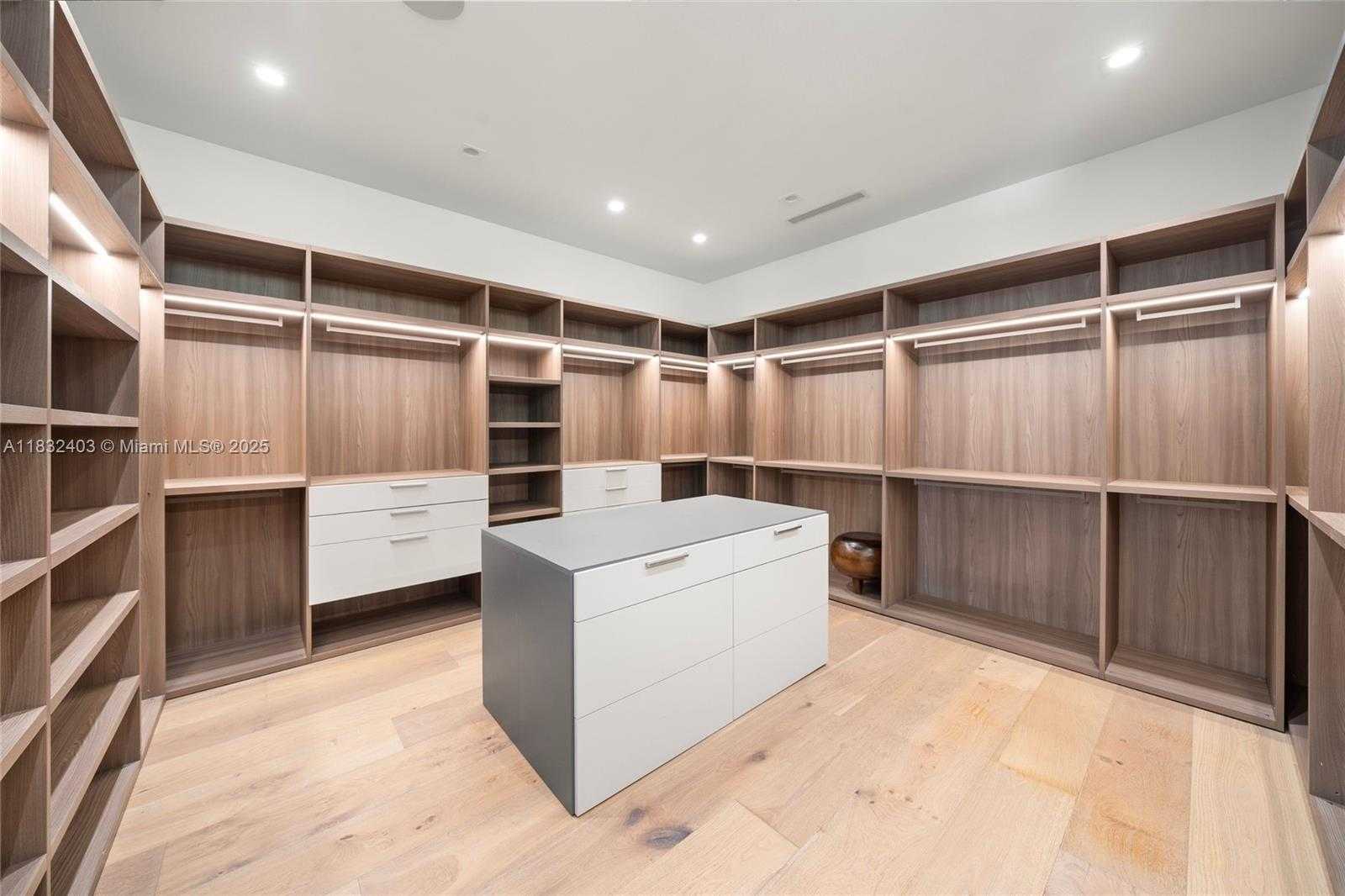 Small Image of 7610 SOUTH WEST 48TH CT, Miami Number 25