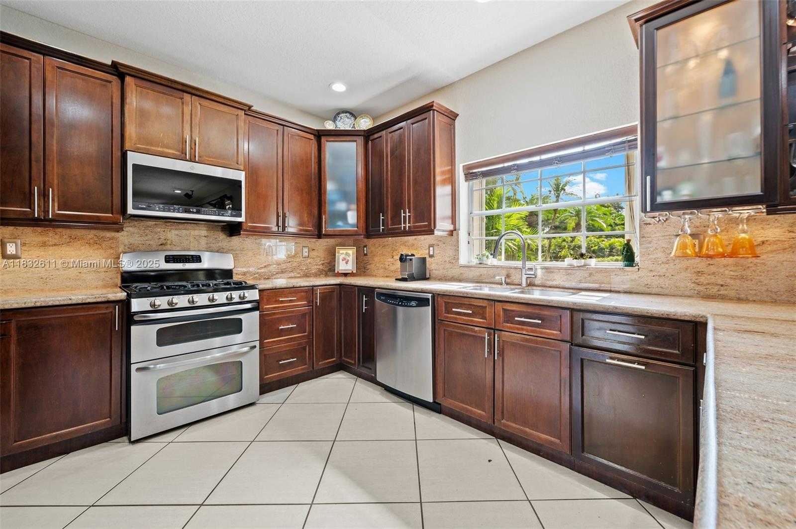 Small Image of 5194 NORTH WEST 106TH AVE, Doral Number 13