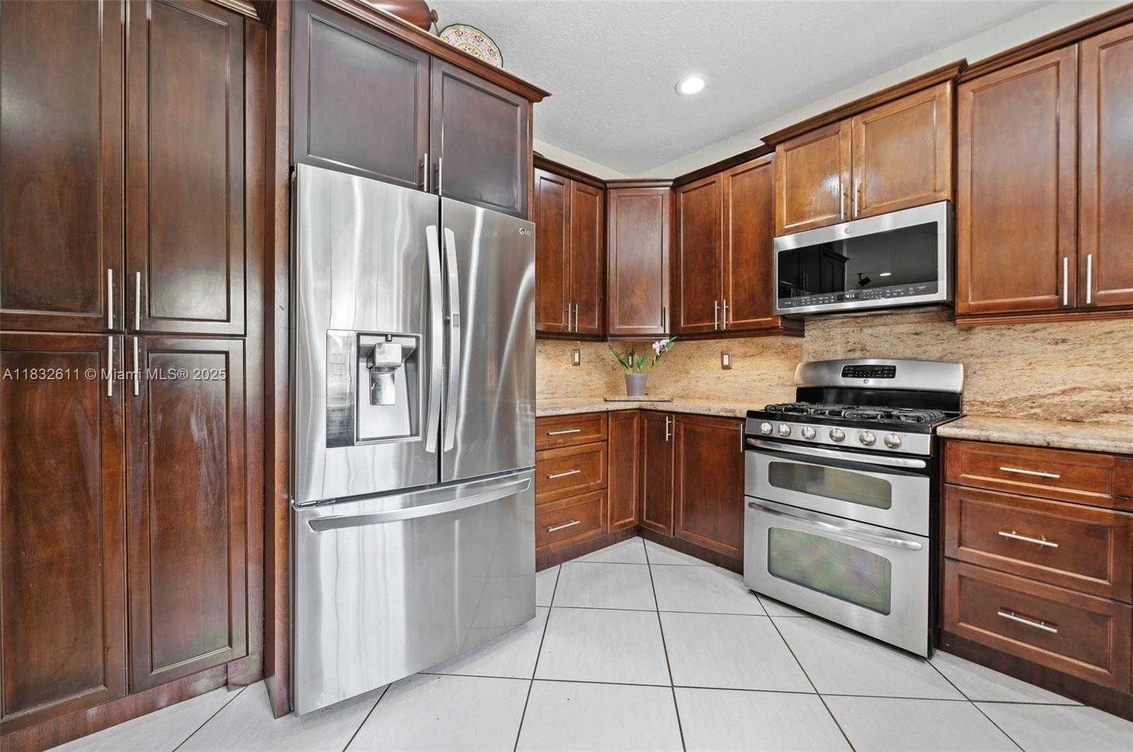 Small Image of 5194 NORTH WEST 106TH AVE, Doral Number 14
