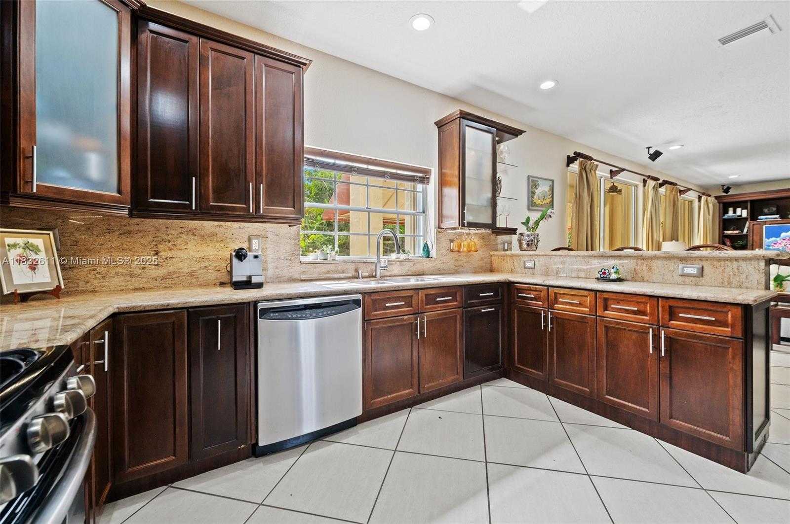 Small Image of 5194 NORTH WEST 106TH AVE, Doral Number 15
