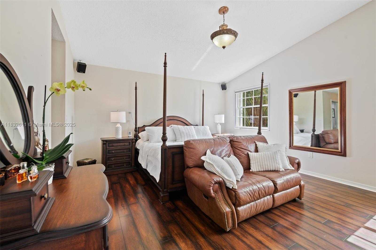 Small Image of 5194 NORTH WEST 106TH AVE, Doral Number 18