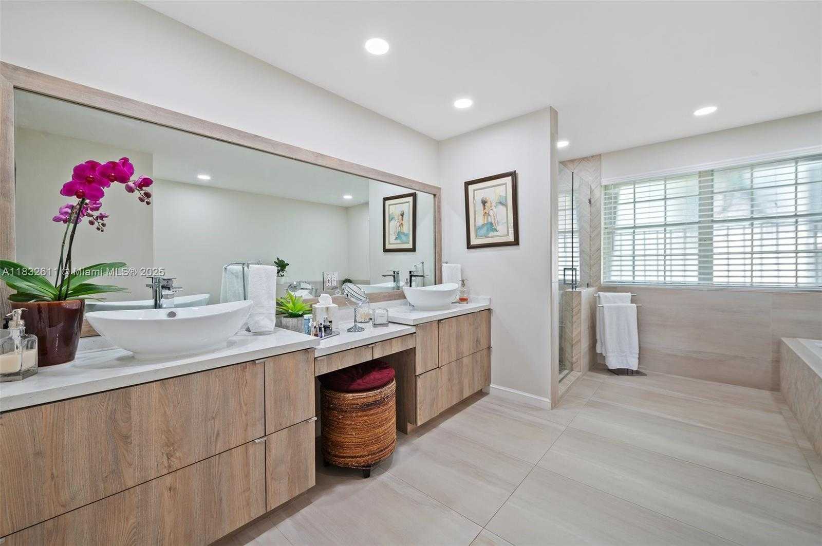 Small Image of 5194 NORTH WEST 106TH AVE, Doral Number 20