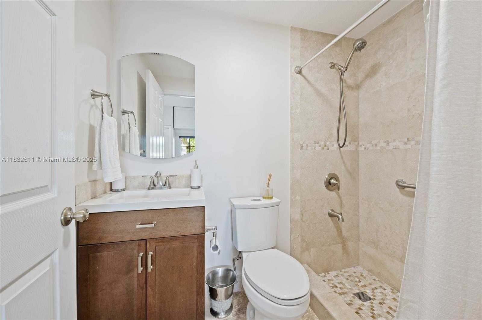 Small Image of 5194 NORTH WEST 106TH AVE, Doral Number 25