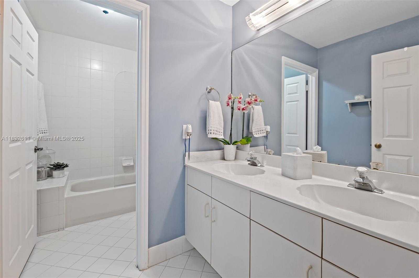 Small Image of 5194 NORTH WEST 106TH AVE, Doral Number 31