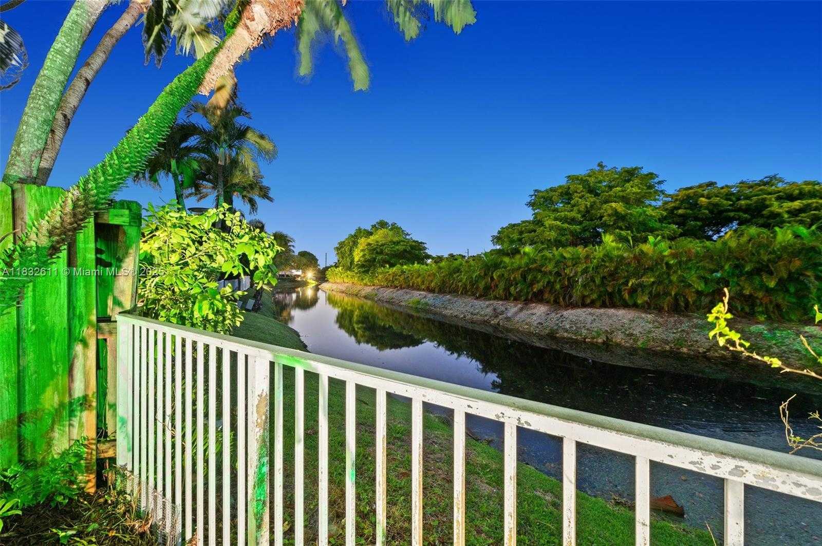 Small Image of 5194 NORTH WEST 106TH AVE, Doral Number 36