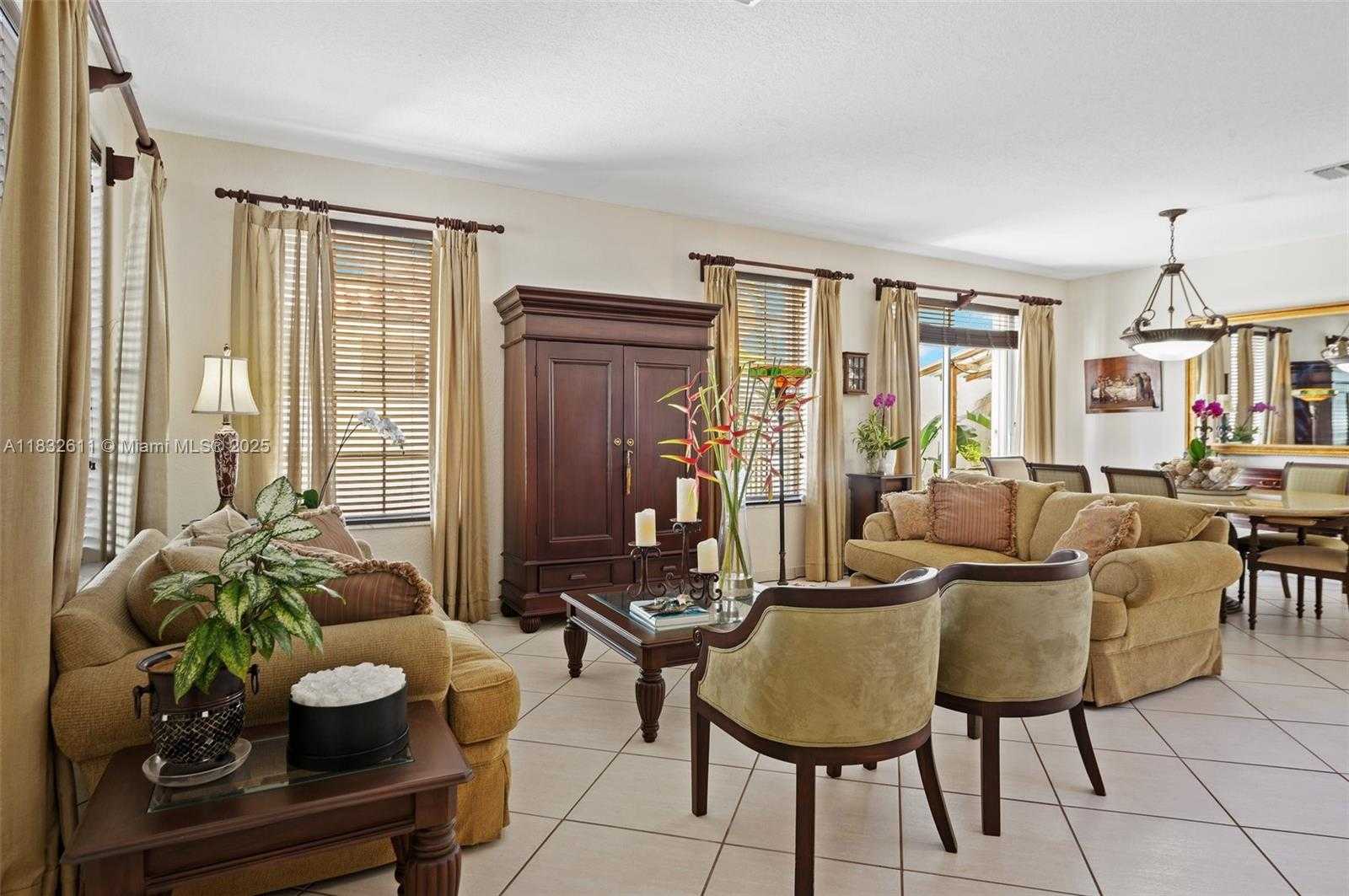 Small Image of 5194 NORTH WEST 106TH AVE, Doral Number 7