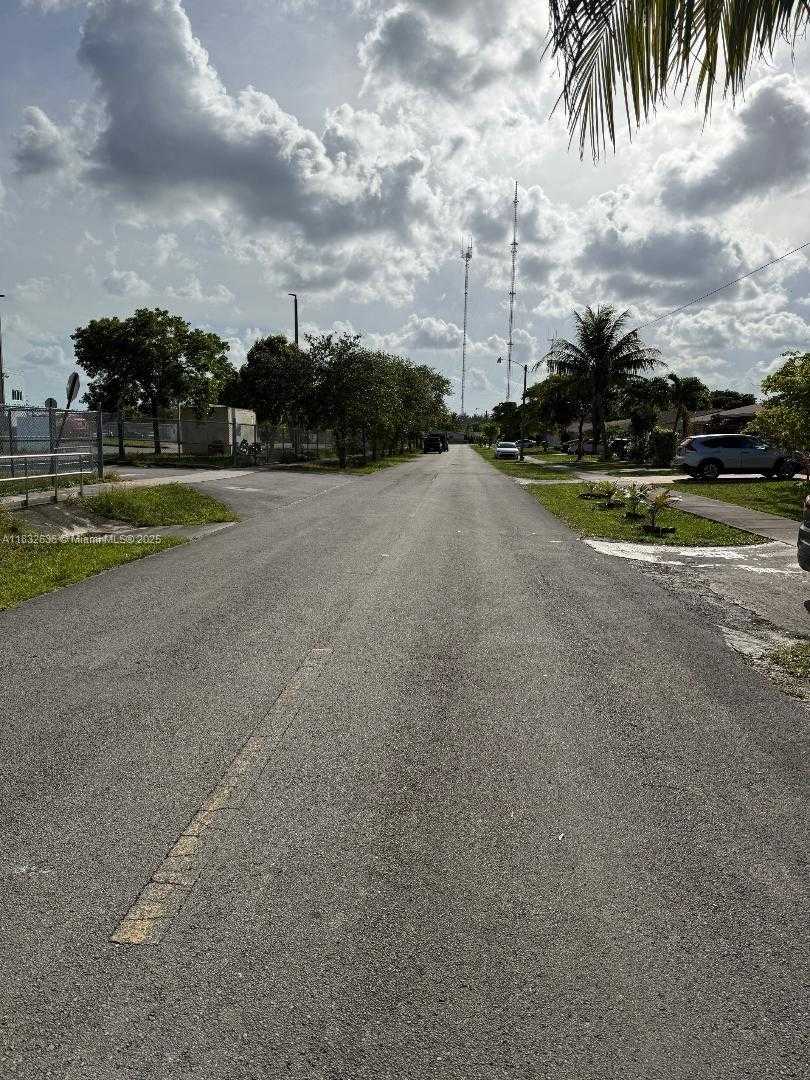 Small Image of 141 NORTH EAST 209TH ST, Miami Gardens Number 10