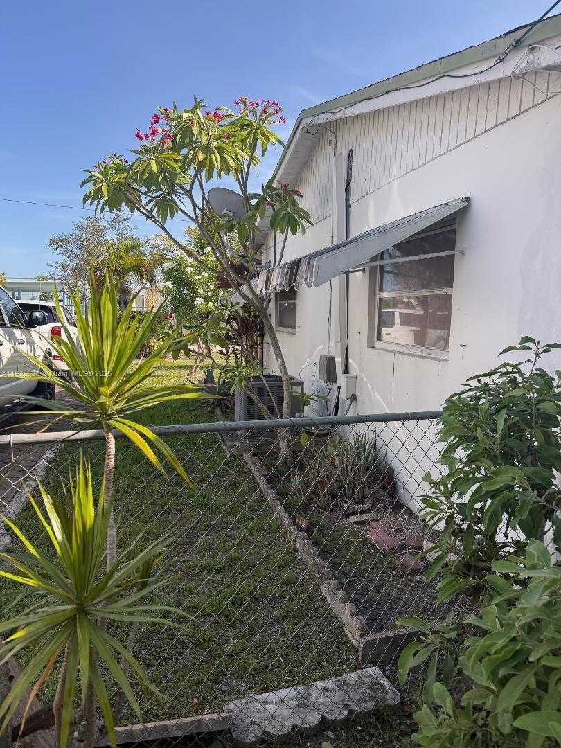 Small Image of 141 NORTH EAST 209TH ST, Miami Gardens Number 9