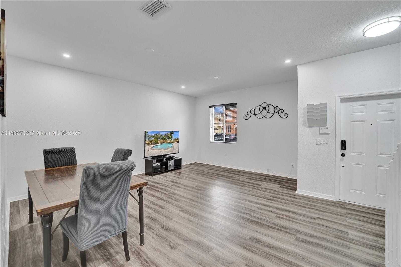 Small Image of 8993 SOUTH WEST 17TH CT, Miramar Number 12