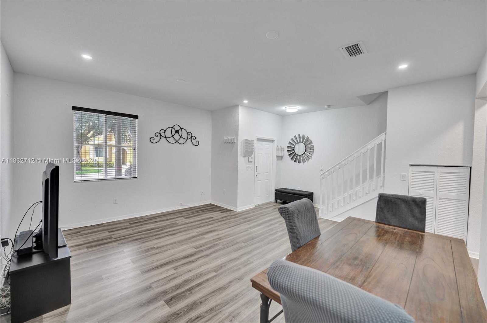Small Image of 8993 SOUTH WEST 17TH CT, Miramar Number 14