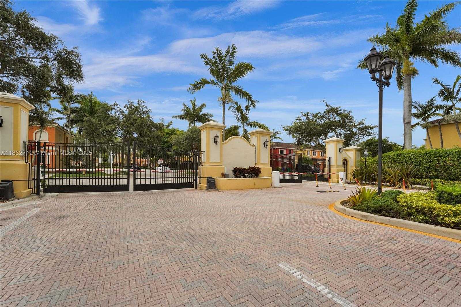 Small Image of 8993 SOUTH WEST 17TH CT, Miramar Number 3