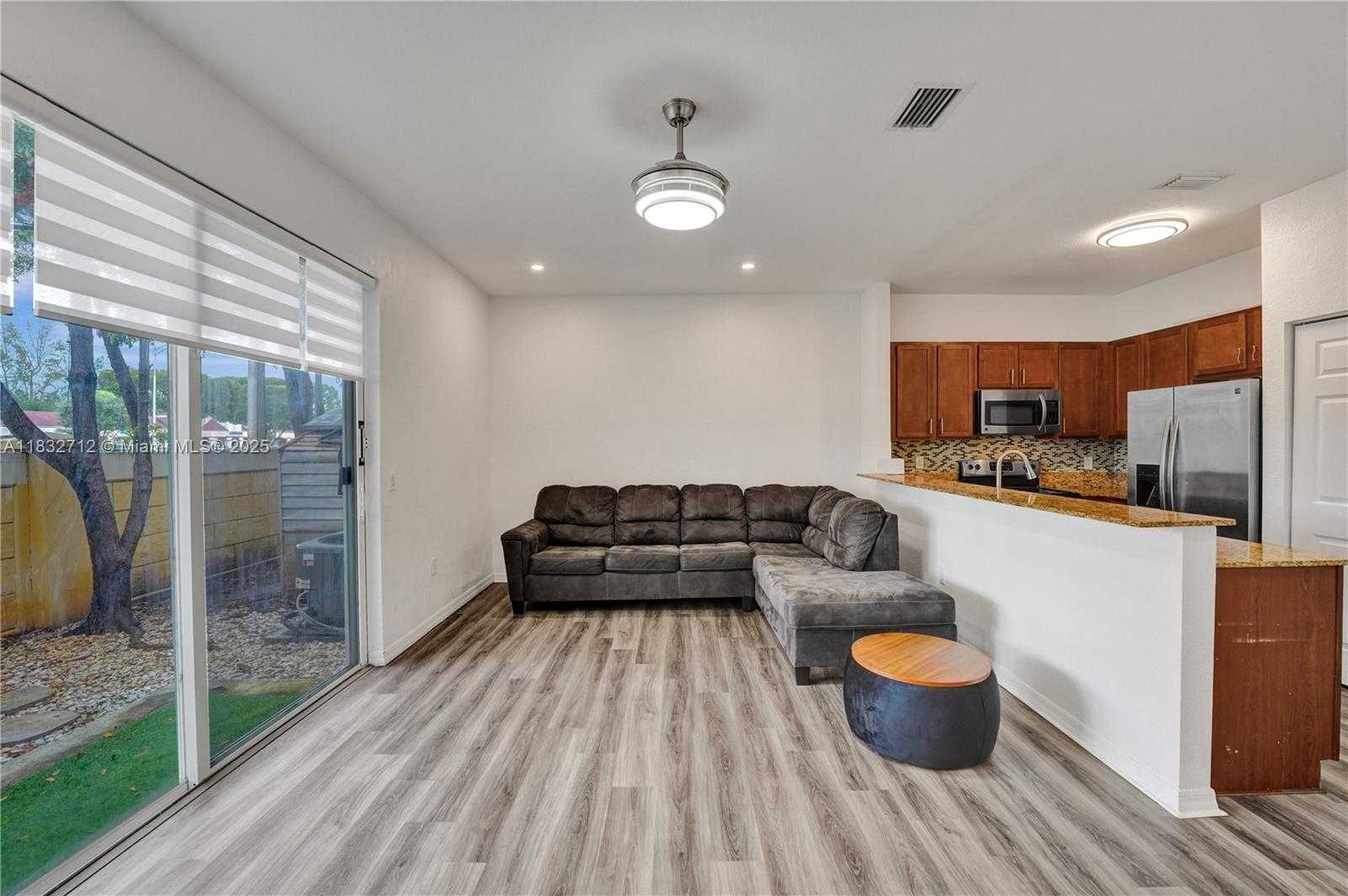Small Image of 8993 SOUTH WEST 17TH CT, Miramar Number 31