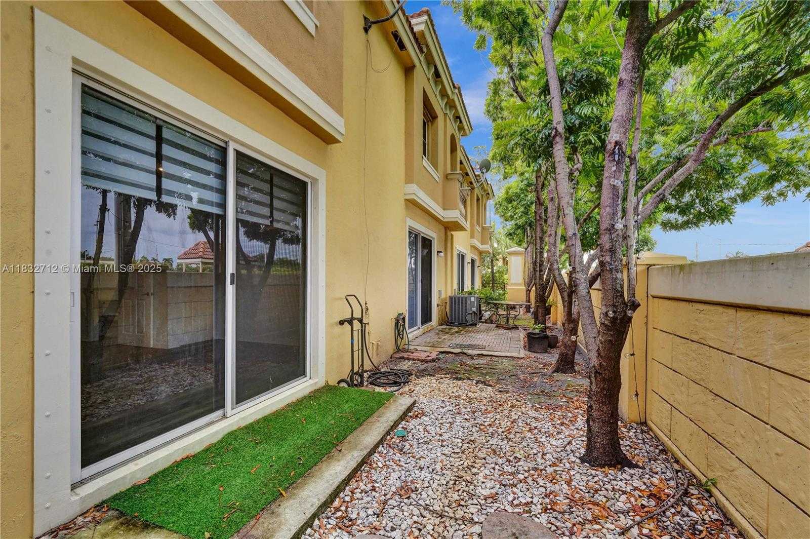 Small Image of 8993 SOUTH WEST 17TH CT, Miramar Number 64