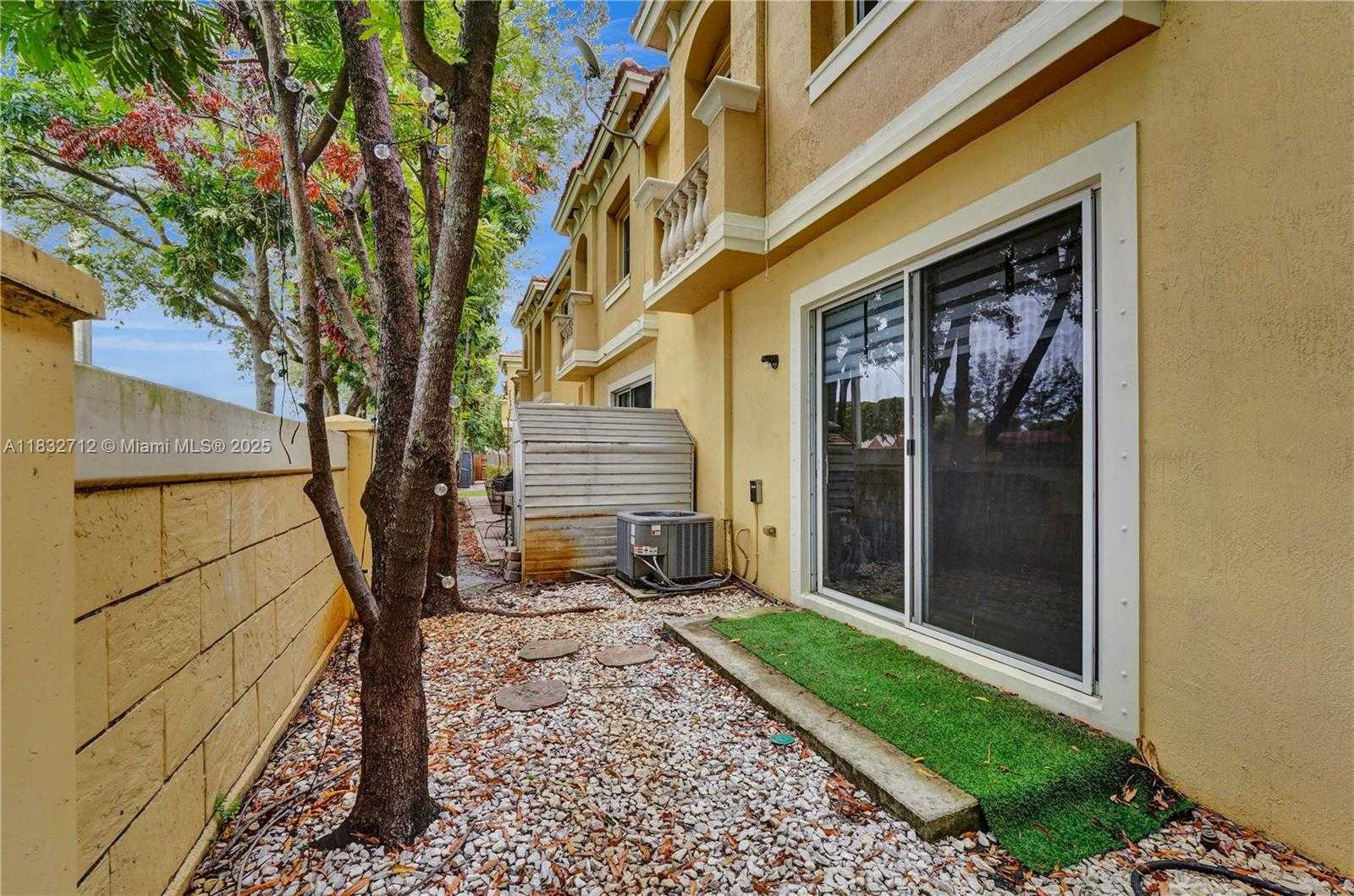 Small Image of 8993 SOUTH WEST 17TH CT, Miramar Number 65