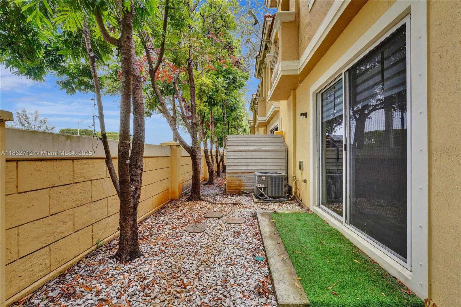 Small Image of 8993 SOUTH WEST 17TH CT, Miramar Number 66