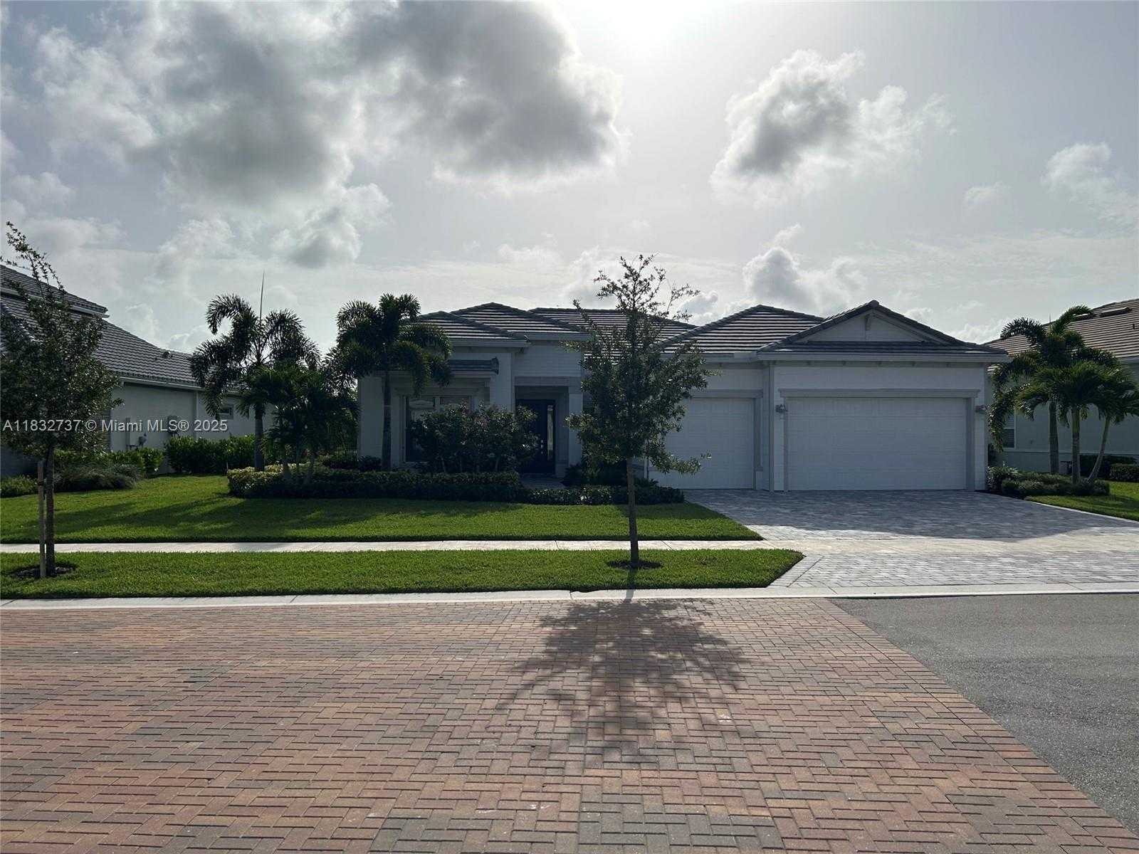 Small Image of 10904 STELLAR CIR, Palm Beach Gardens Number 2