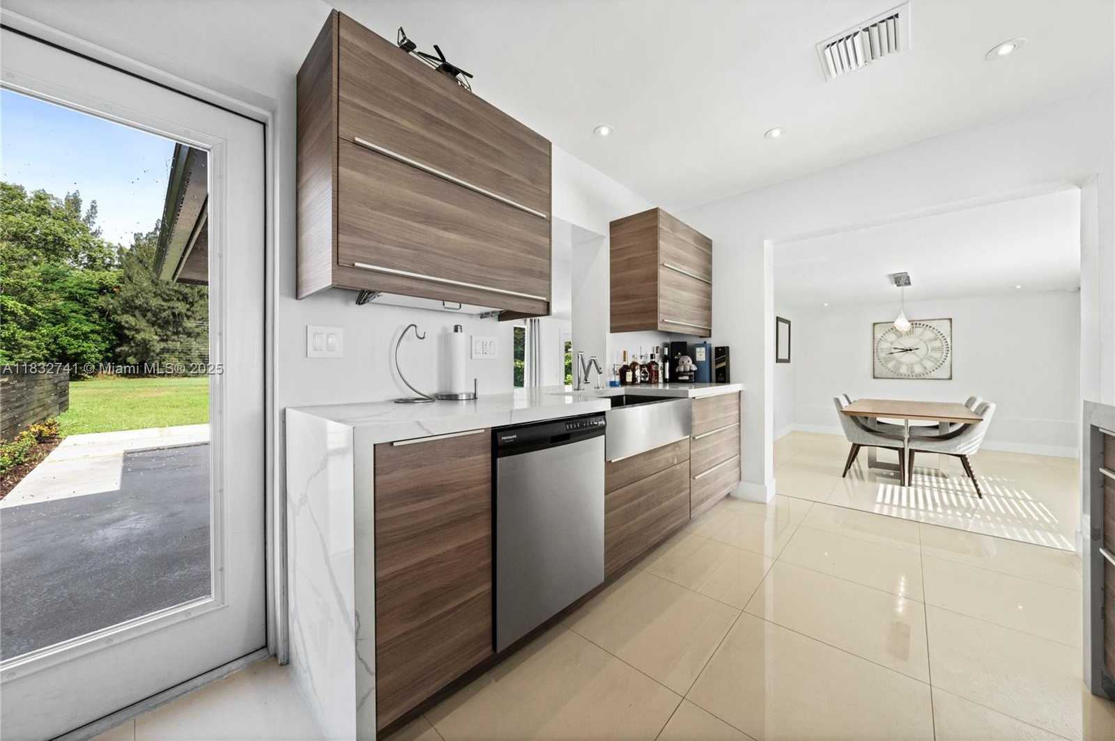 Small Image of 217 EAST ACRE DR, Plantation Number 10