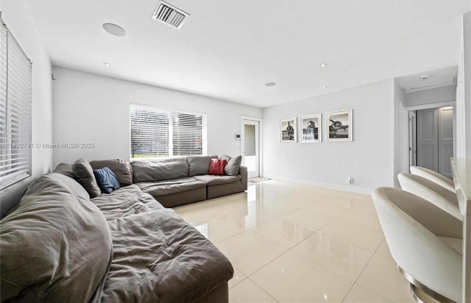 Small Image of 217 EAST ACRE DR, Plantation Number 12