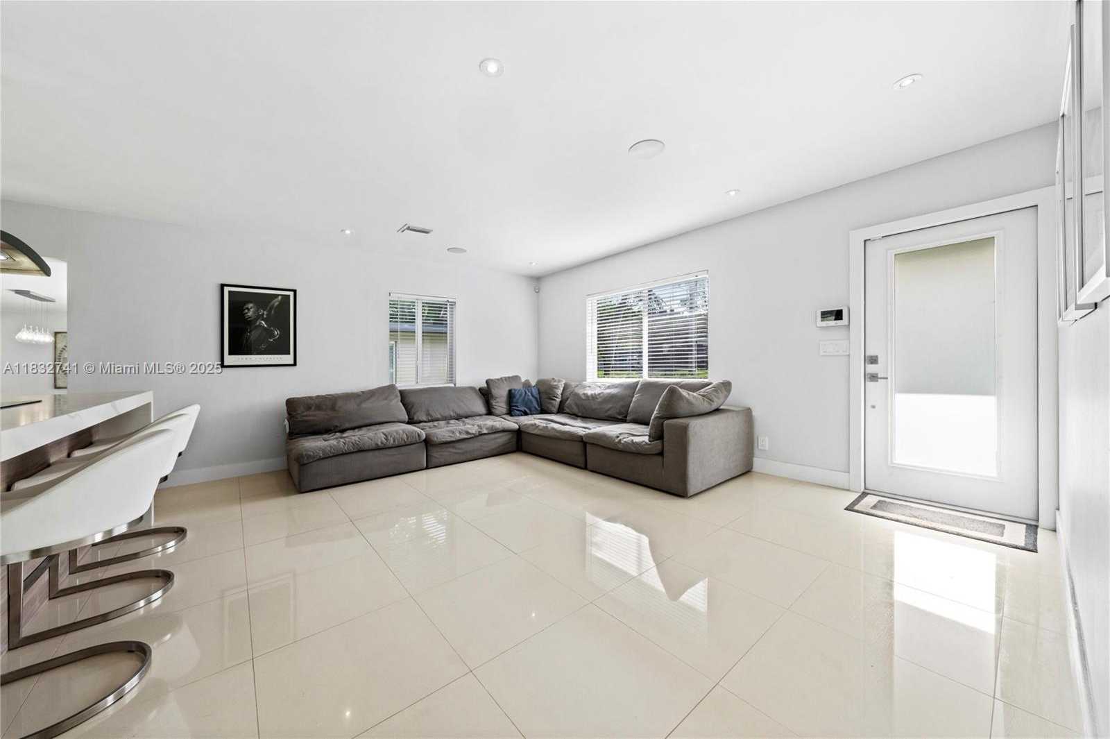 Small Image of 217 EAST ACRE DR, Plantation Number 13