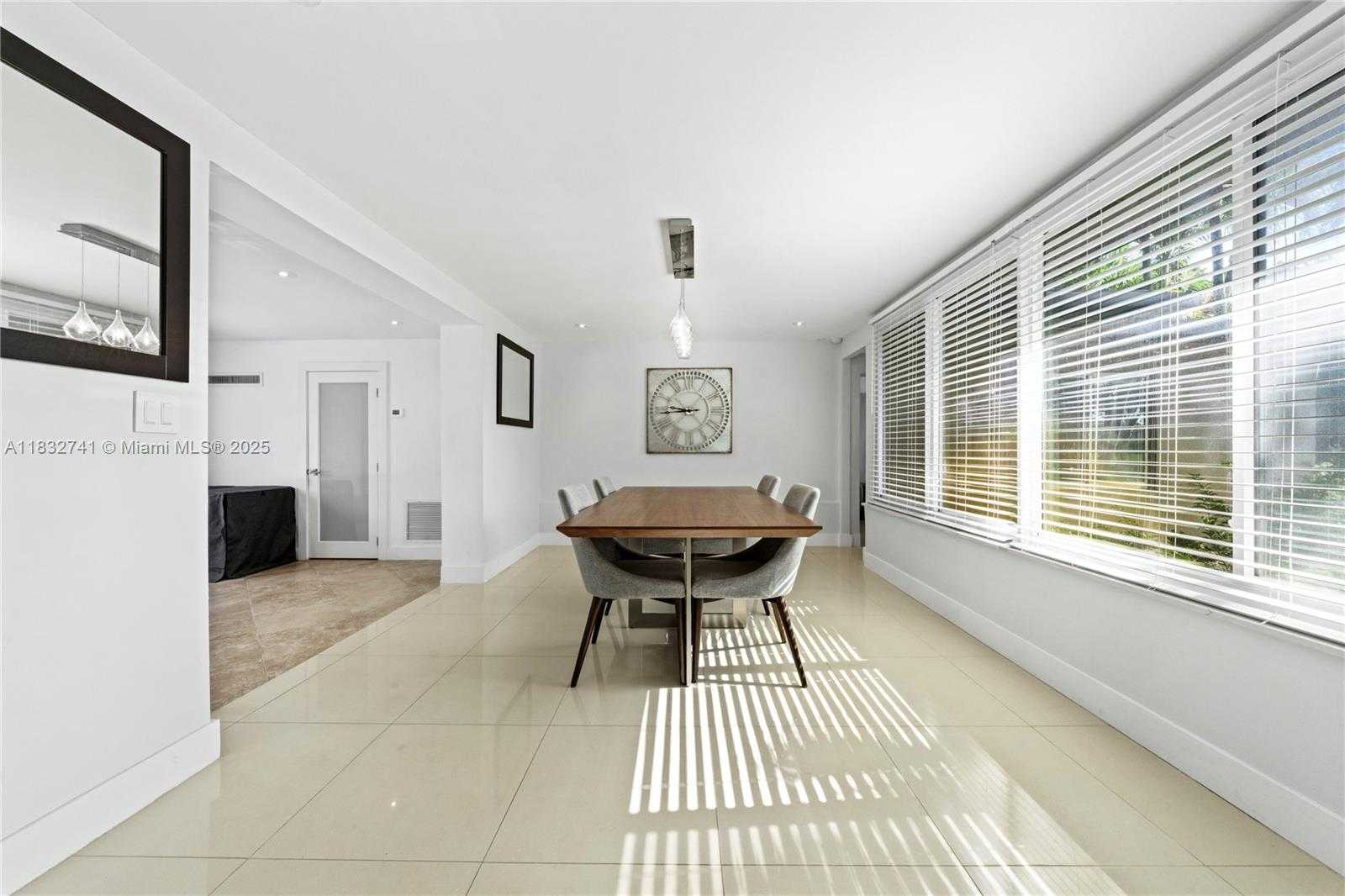 Small Image of 217 EAST ACRE DR, Plantation Number 15