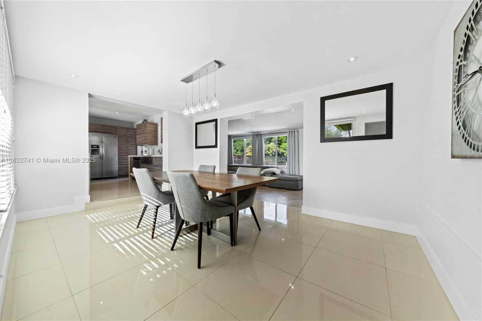 Small Image of 217 EAST ACRE DR, Plantation Number 17