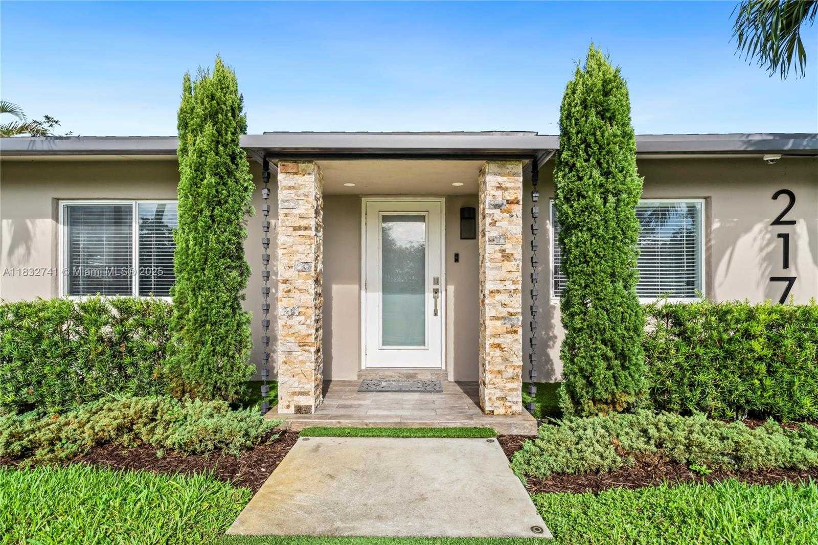Small Image of 217 EAST ACRE DR, Plantation Number 2