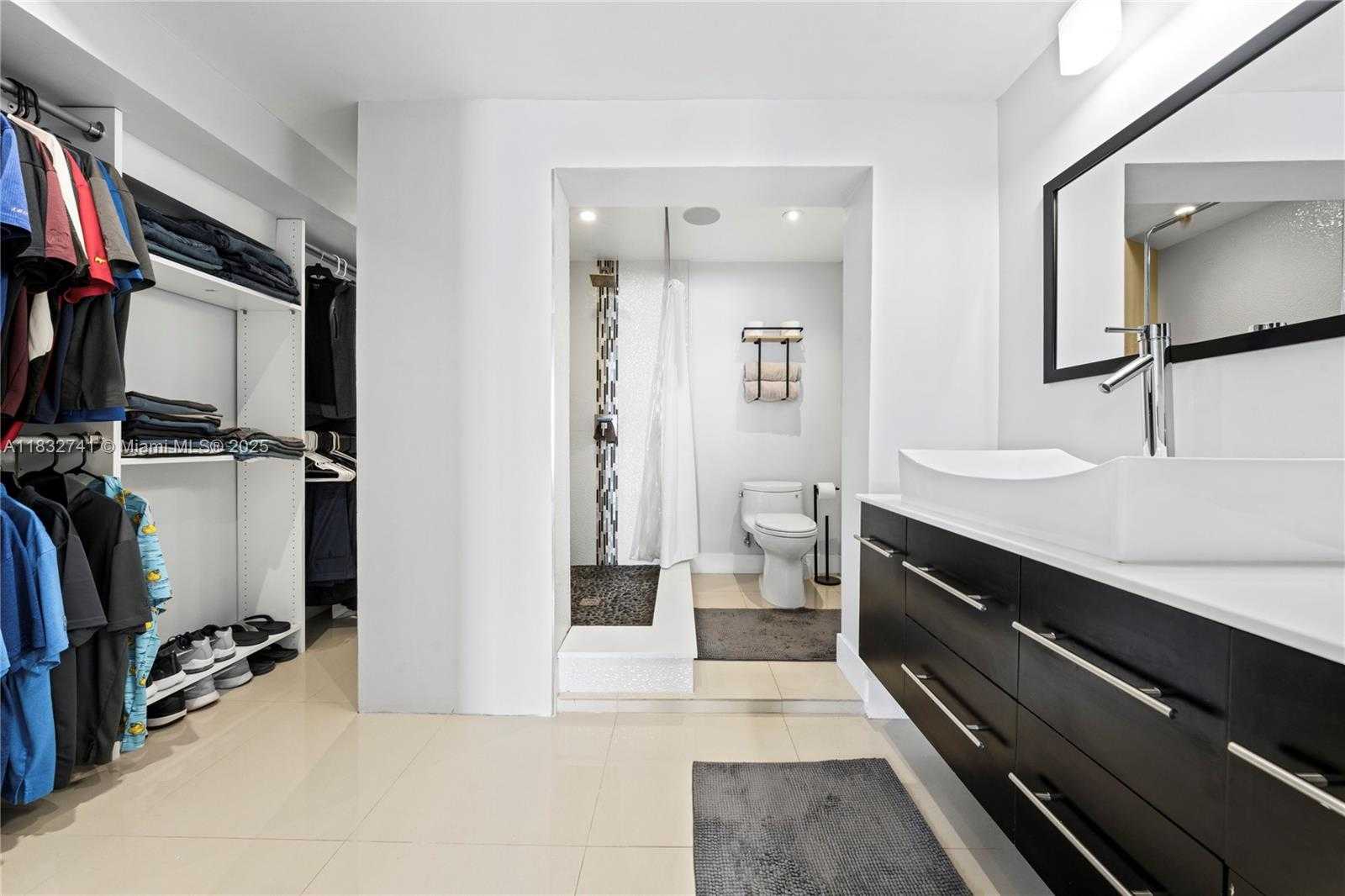 Small Image of 217 EAST ACRE DR, Plantation Number 22
