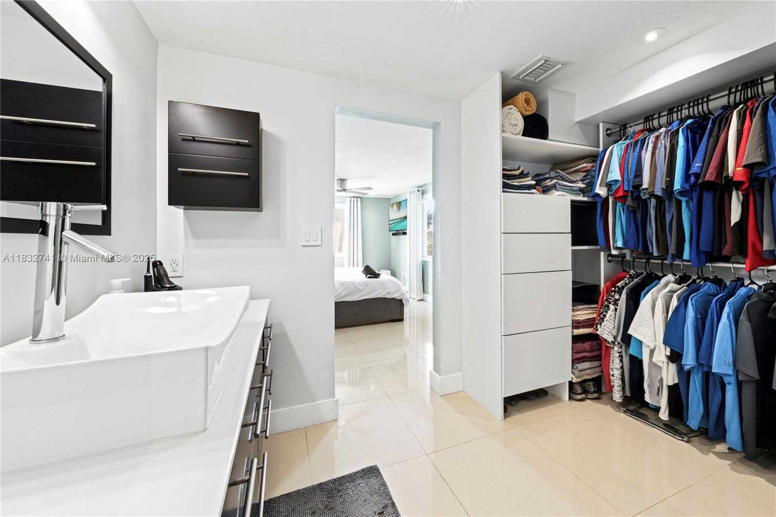 Small Image of 217 EAST ACRE DR, Plantation Number 23