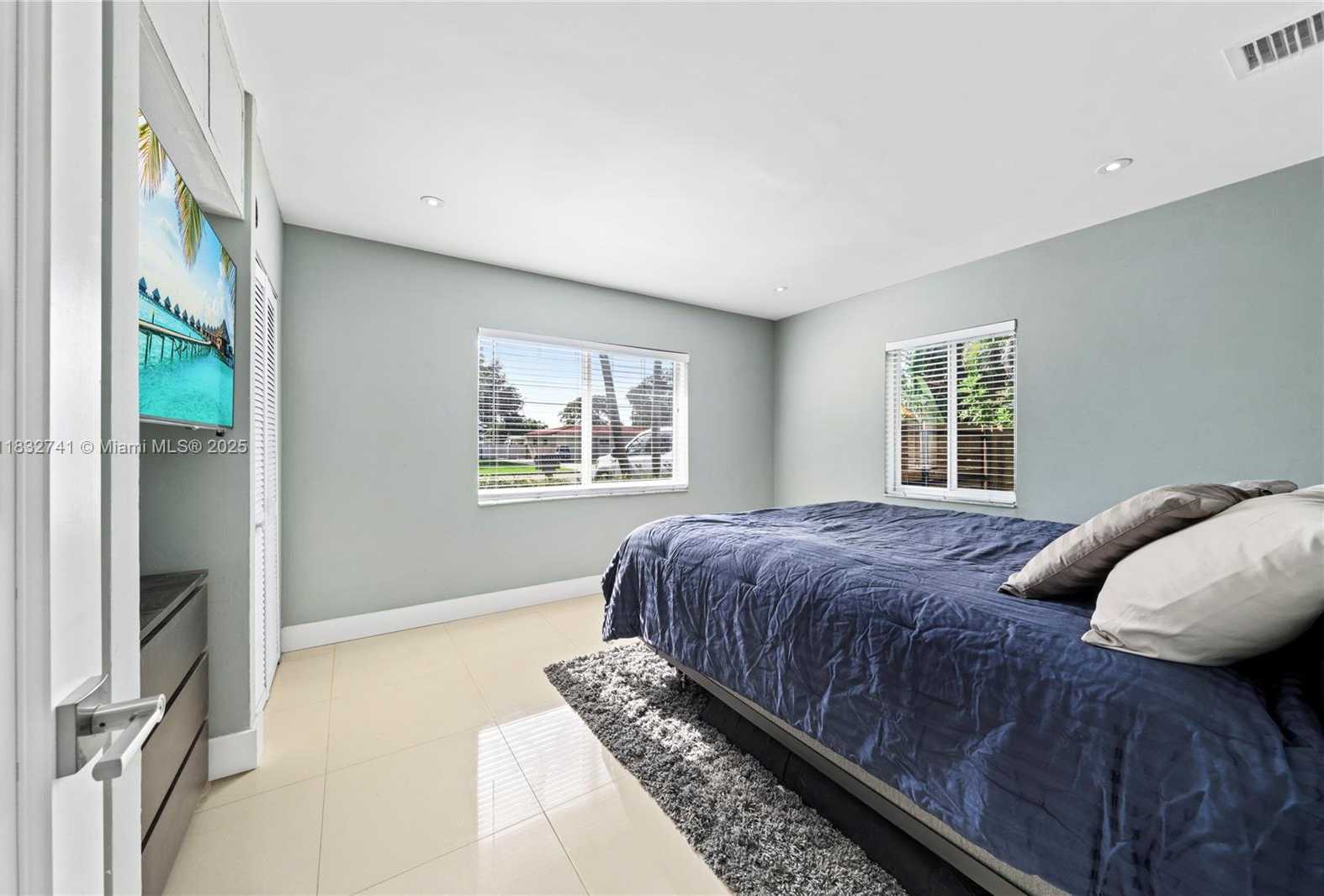 Small Image of 217 EAST ACRE DR, Plantation Number 25