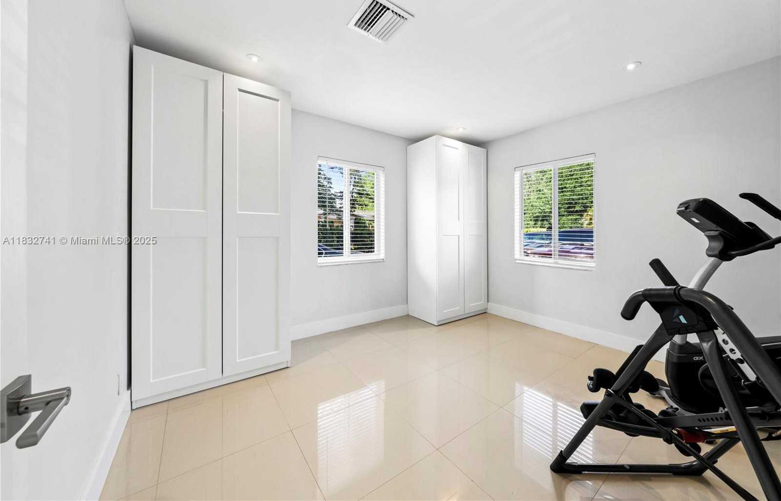 Small Image of 217 EAST ACRE DR, Plantation Number 26