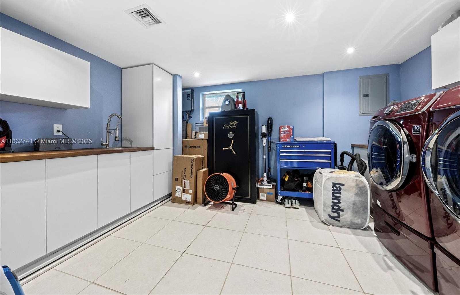 Small Image of 217 EAST ACRE DR, Plantation Number 28