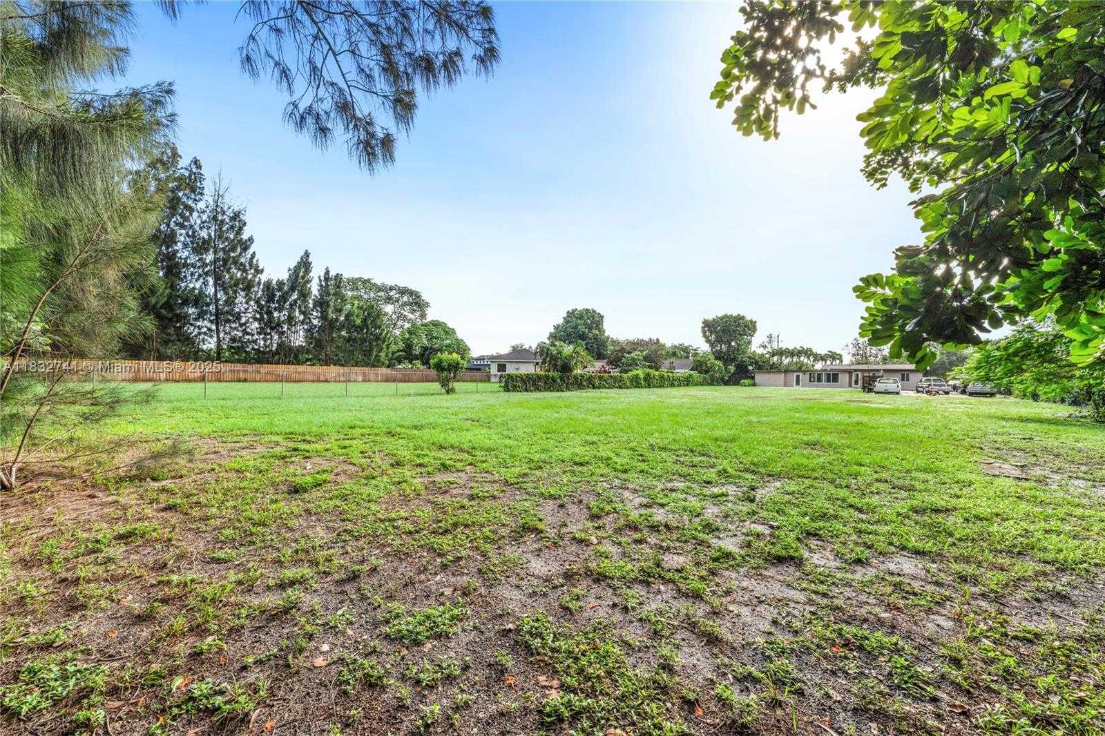 Small Image of 217 EAST ACRE DR, Plantation Number 30