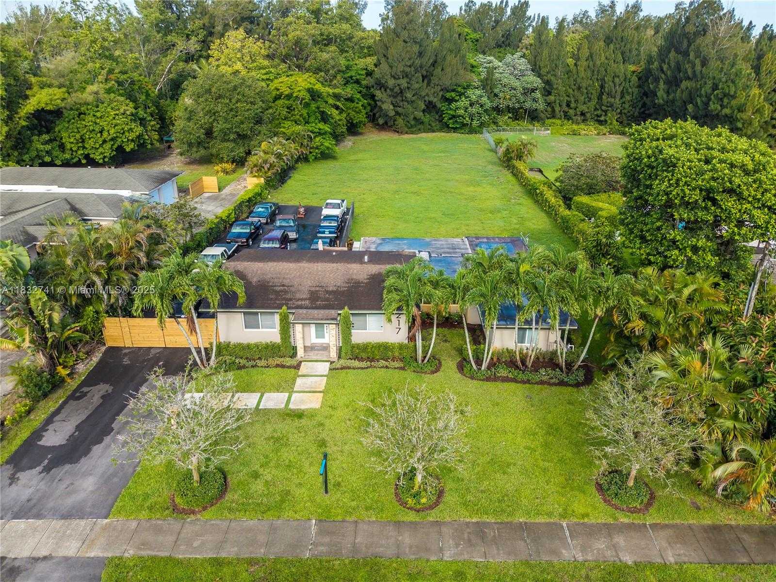 Small Image of 217 EAST ACRE DR, Plantation Number 36