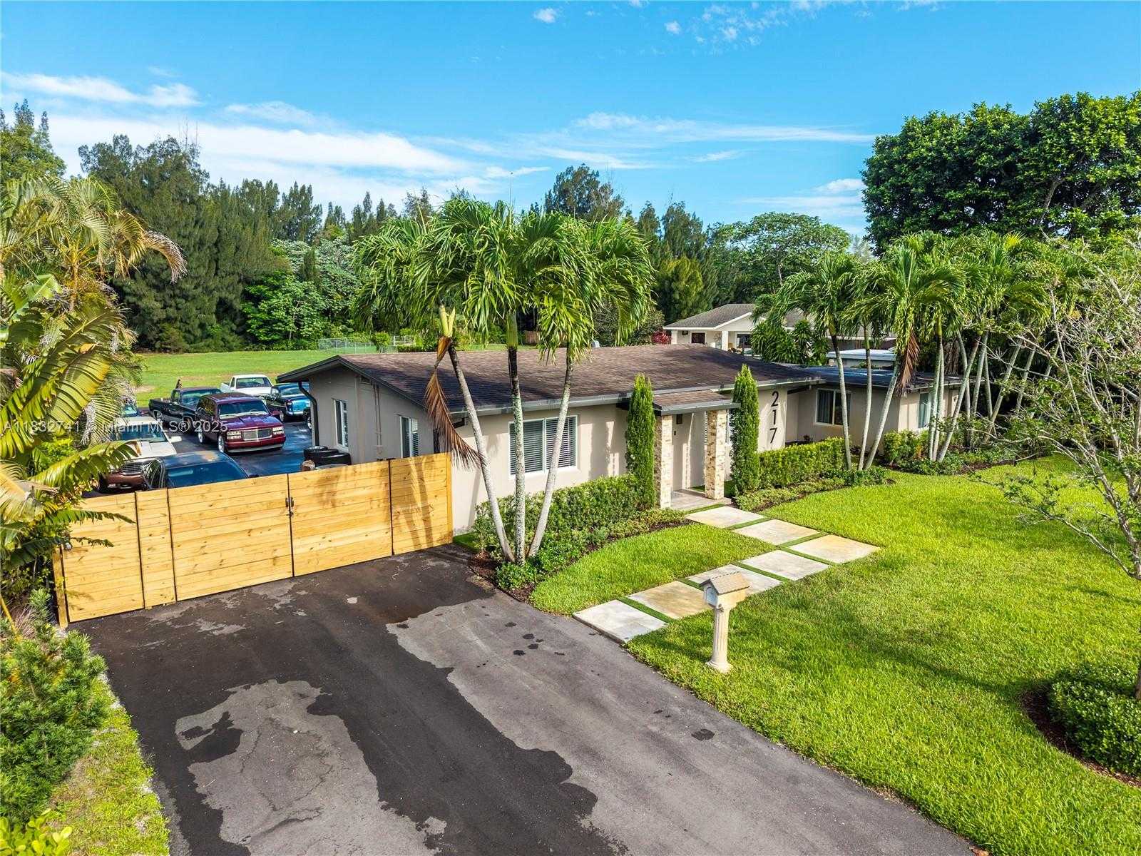 Small Image of 217 EAST ACRE DR, Plantation Number 43