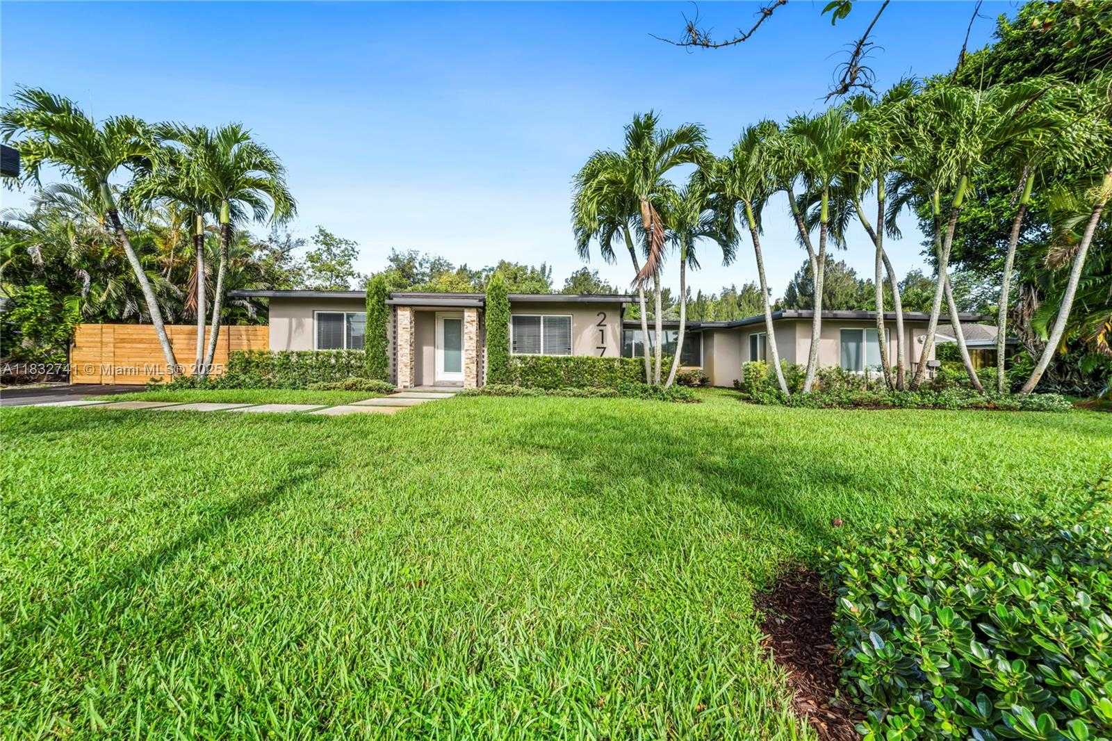Small Image of 217 EAST ACRE DR, Plantation Number 5