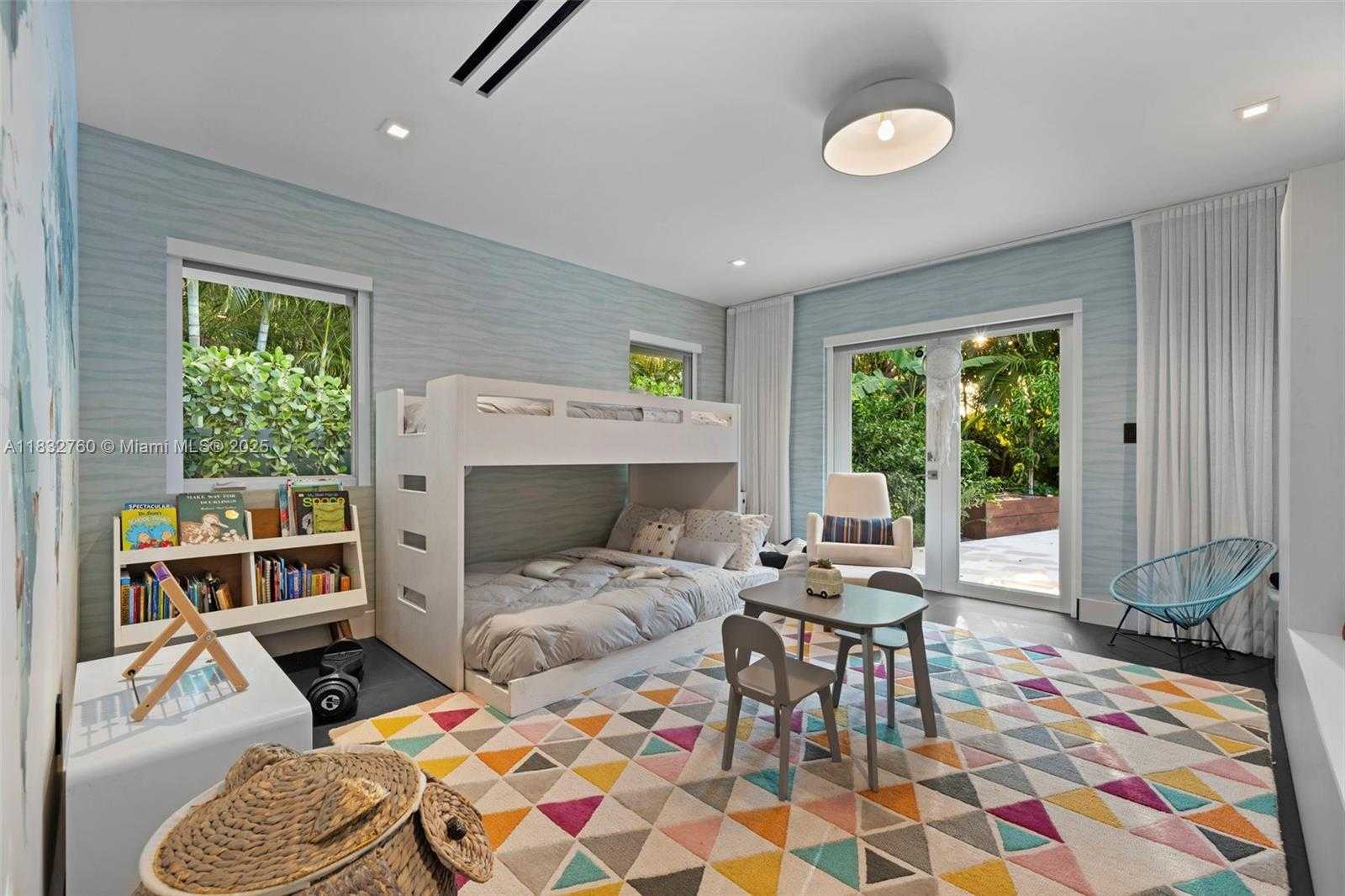 Small Image of 4800 BAY POINT RD, Miami Number 12