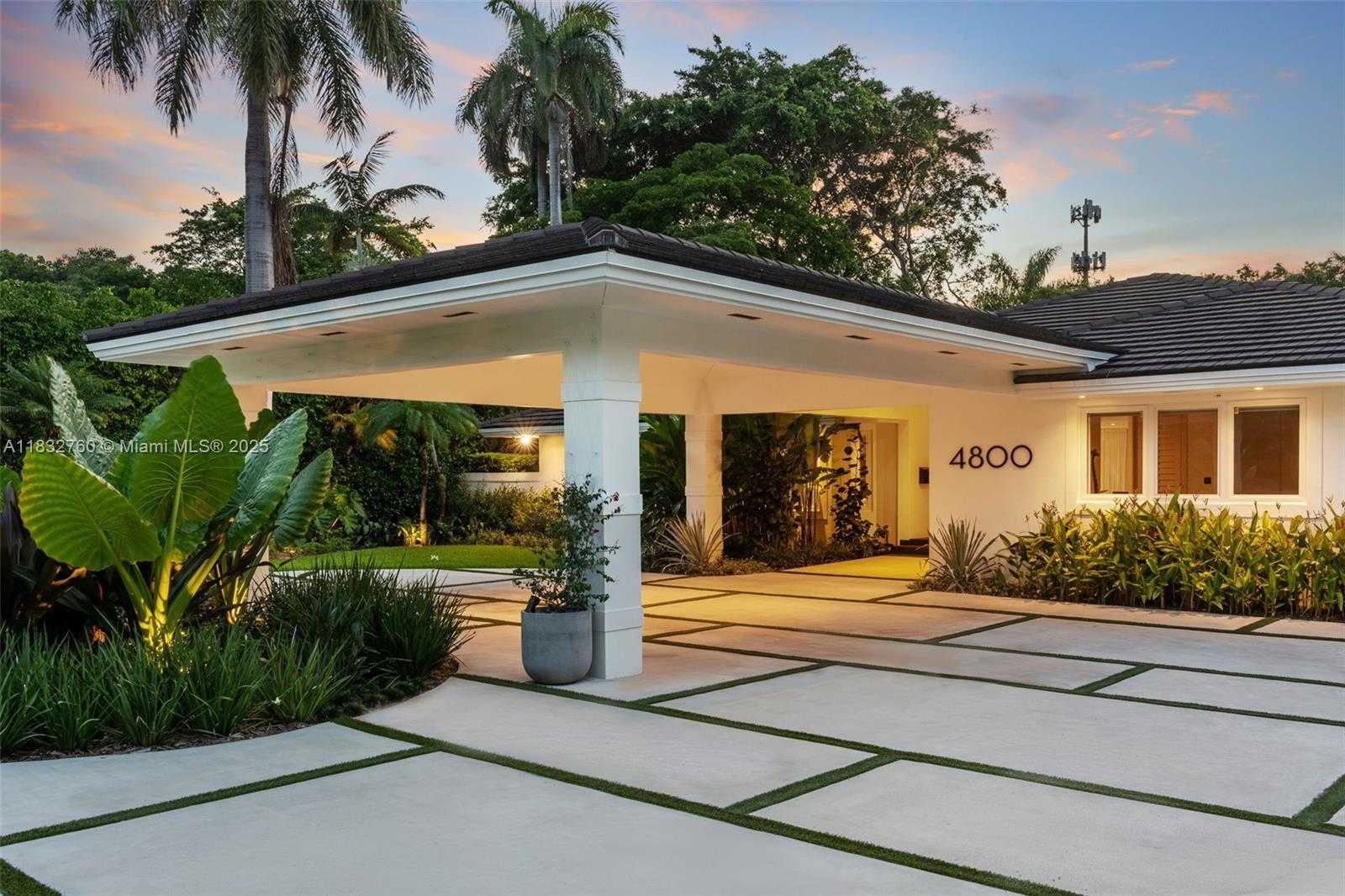 Small Image of 4800 BAY POINT RD, Miami Number 17
