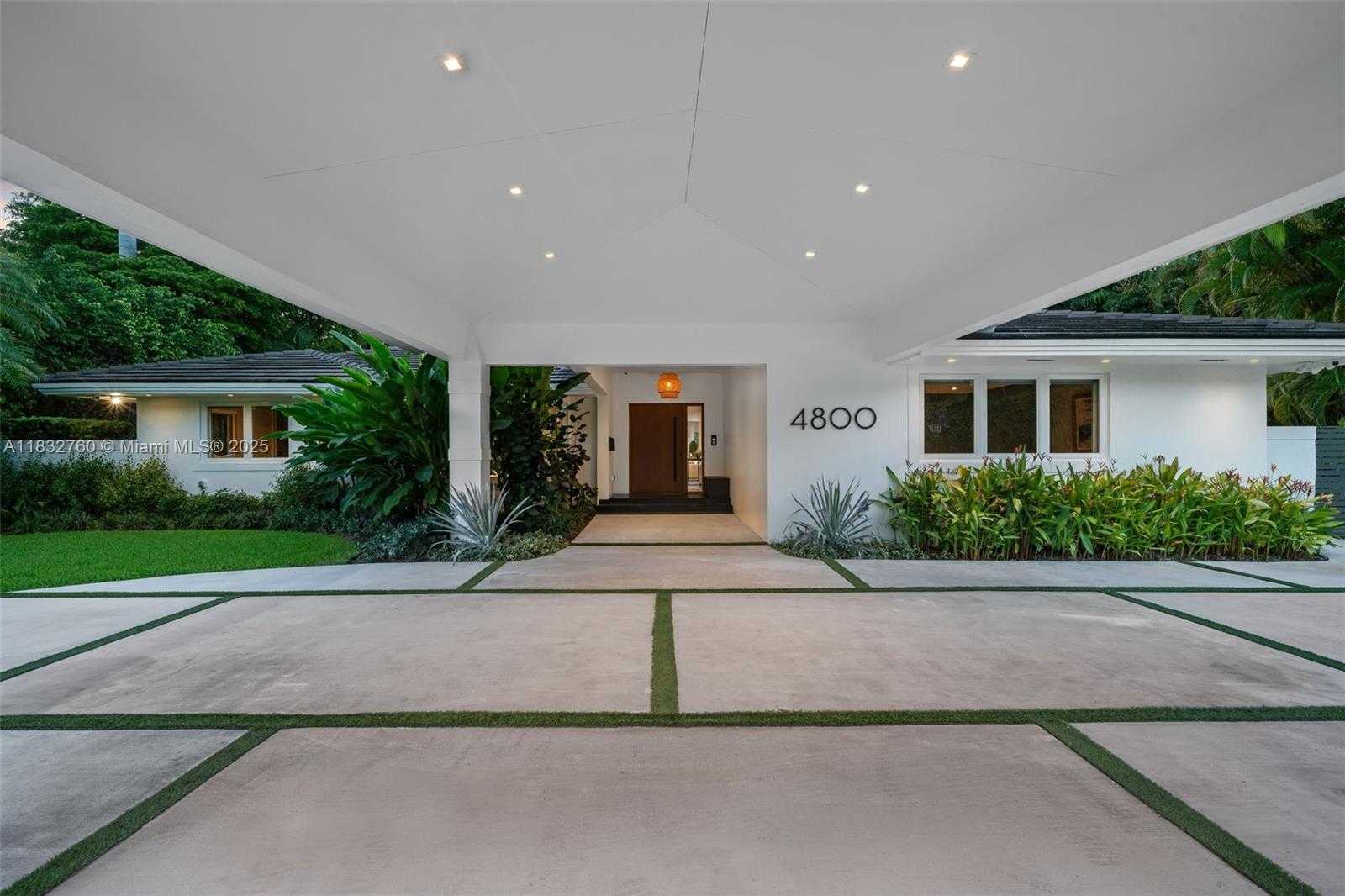 Small Image of 4800 BAY POINT RD, Miami Number 18