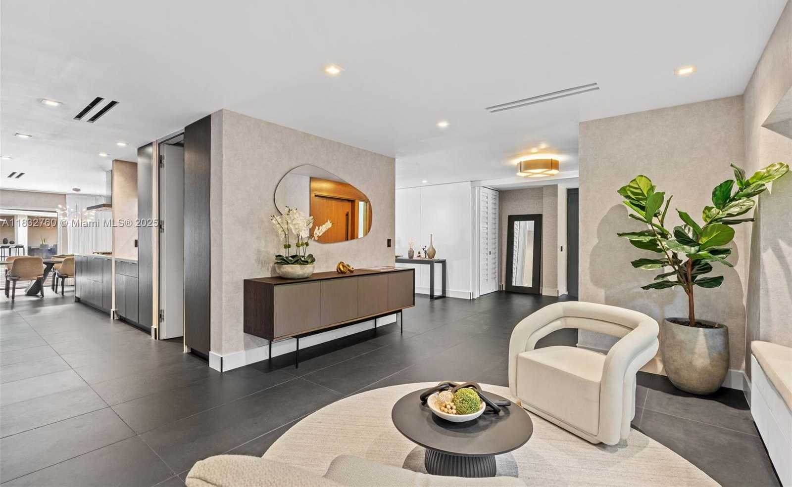 Small Image of 4800 BAY POINT RD, Miami Number 25