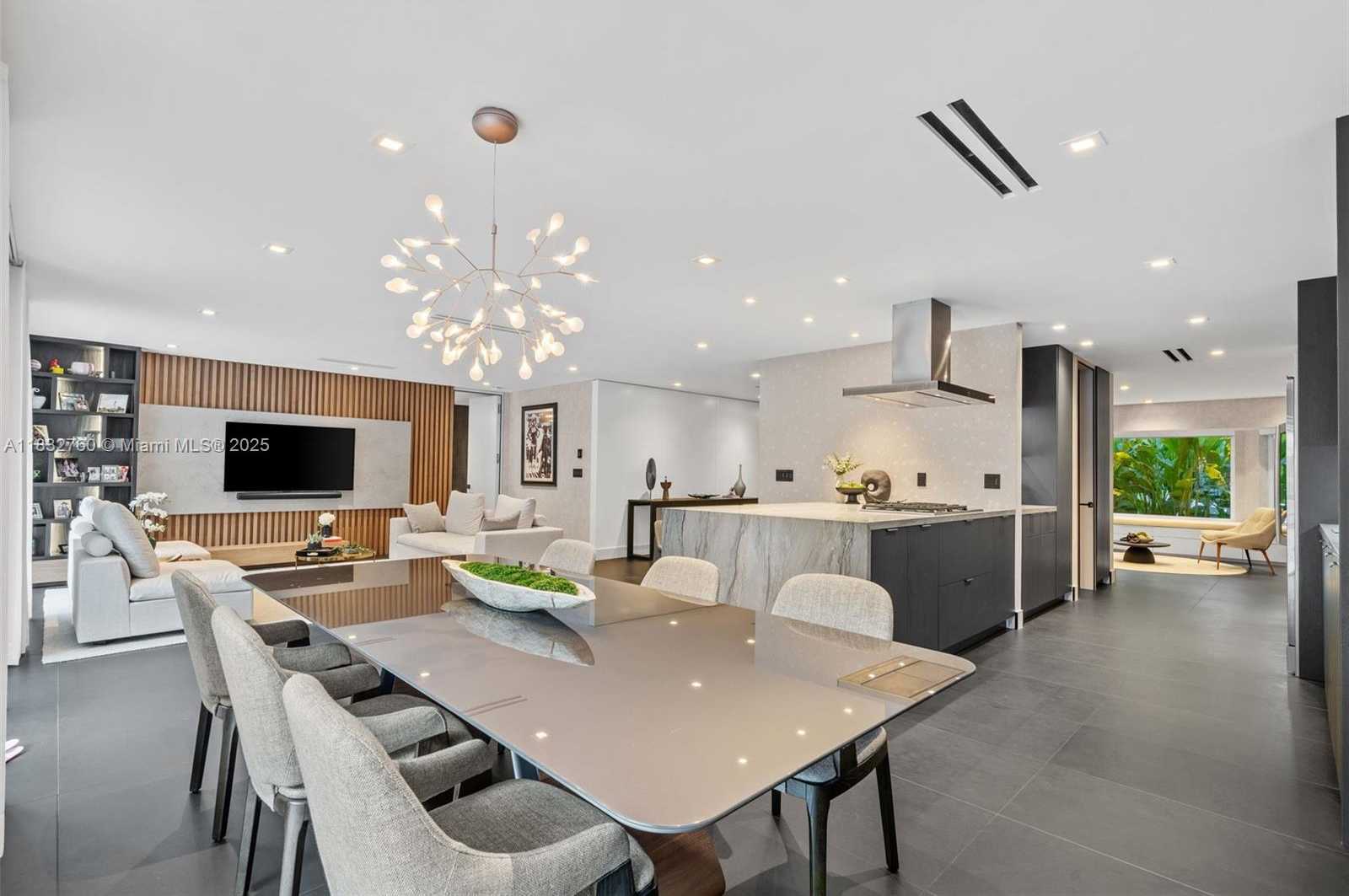 Small Image of 4800 BAY POINT RD, Miami Number 26