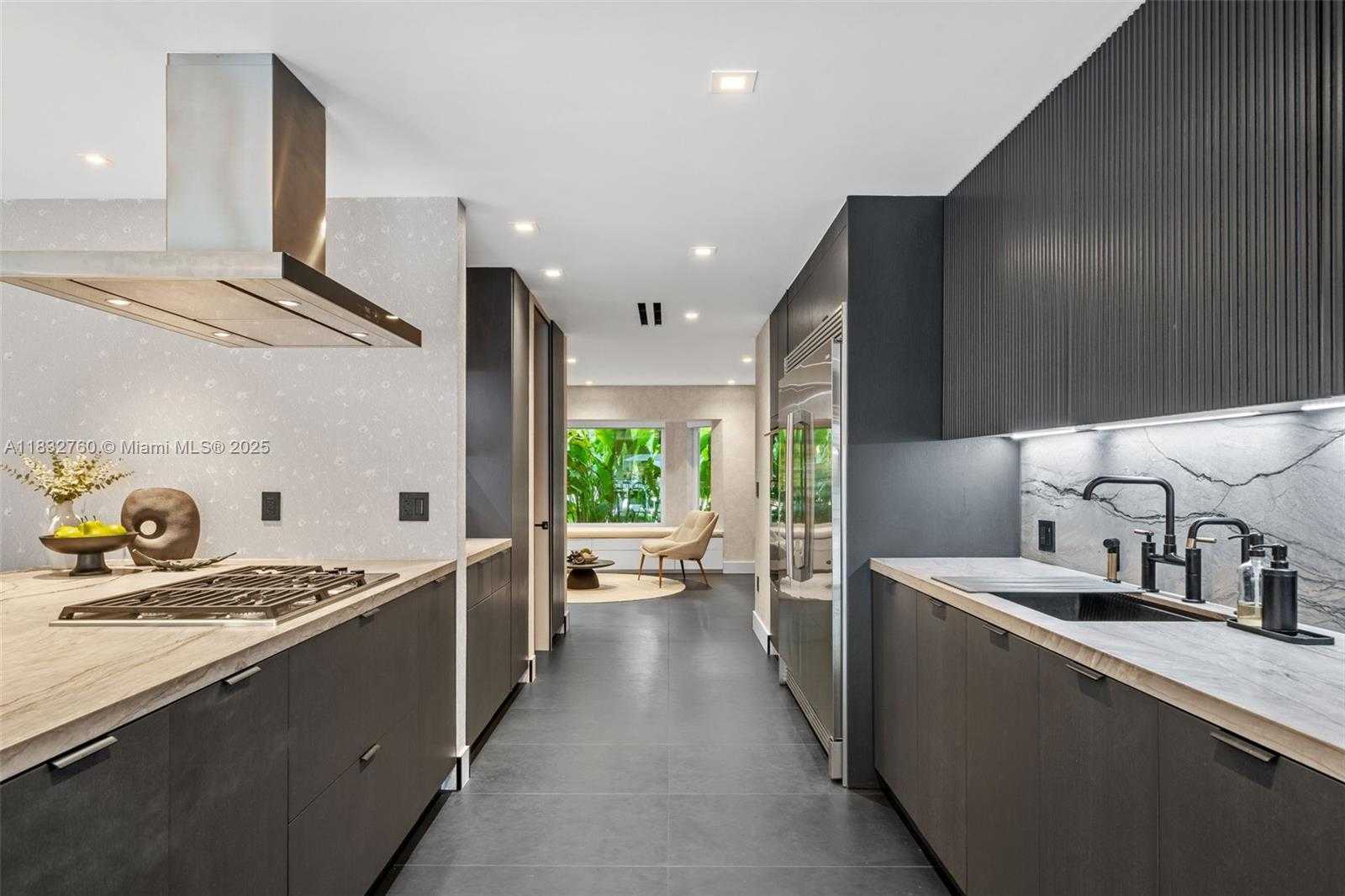 Small Image of 4800 BAY POINT RD, Miami Number 28