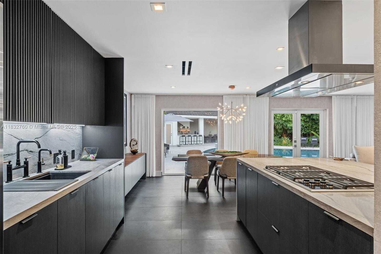 Small Image of 4800 BAY POINT RD, Miami Number 29