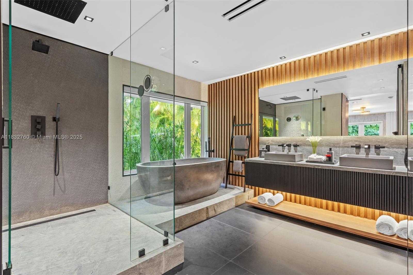 Small Image of 4800 BAY POINT RD, Miami Number 34