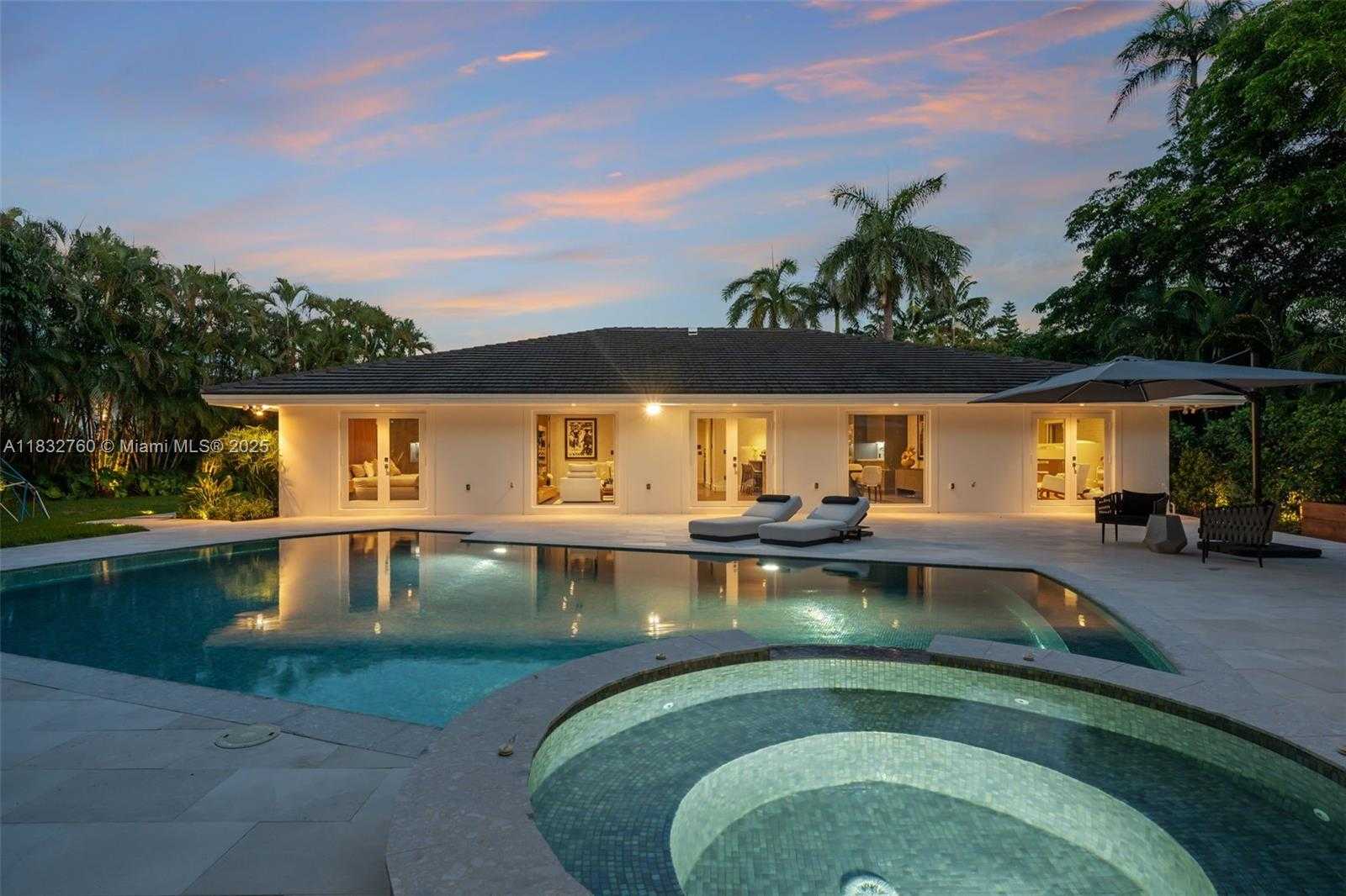 Small Image of 4800 BAY POINT RD, Miami Number 4
