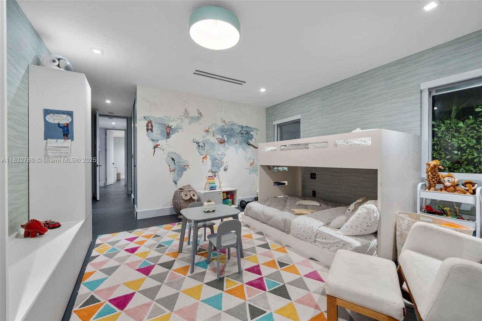 Small Image of 4800 BAY POINT RD, Miami Number 40